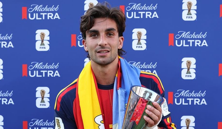 Ferran Suddenly in Demand. Barça Left with One Striker and a Problem