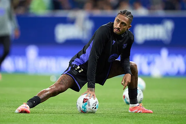 Barcelona are looking for a striker. Flick is already turning Raphinha into one
