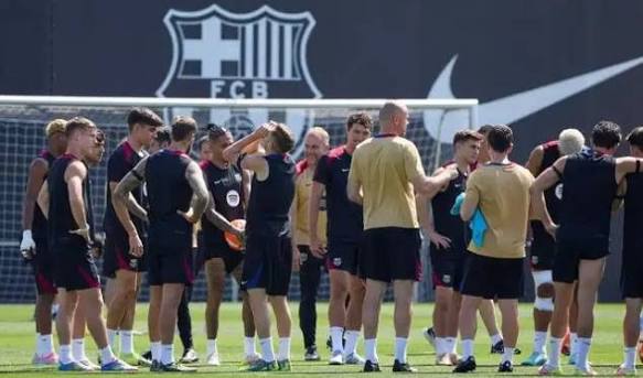 Flick Wraca do Pracy. Najpierw Trening, Potem Czystki