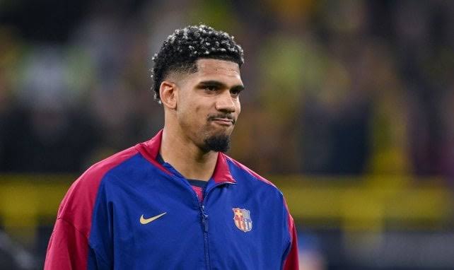 Araujo myśli tylko o Barcelonie. Barcelona wciąż myśli, co zrobić z araujo