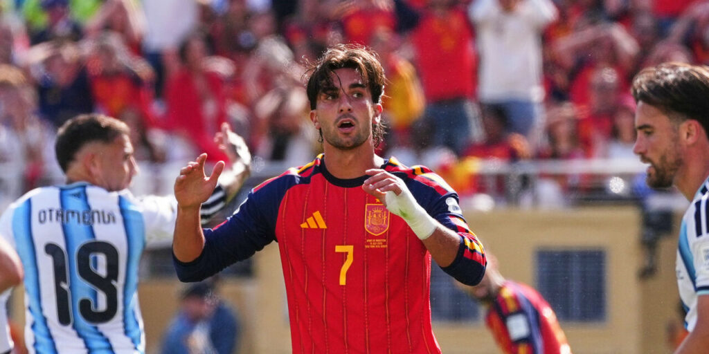Ferran bohaterem hiszpanii. W Barcelonie nadal tylko „planem b”