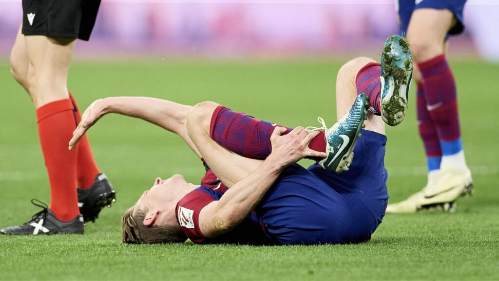 De jong out for months. Once again, nobody at Barcelona knows how many