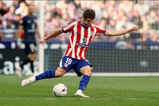 Álvarez returns to Atlético training while Barcelona remain outside a locked door