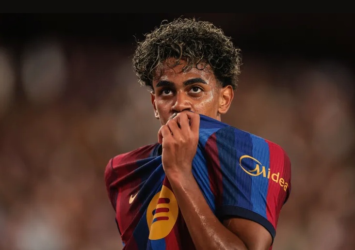Barcelona 5-2 Rayo: Raphinha and Yamal score twice as the defence adds some chaos