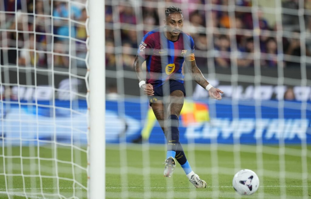 Barcelona beat Athletic 2-0 as passive visitors leave the road open