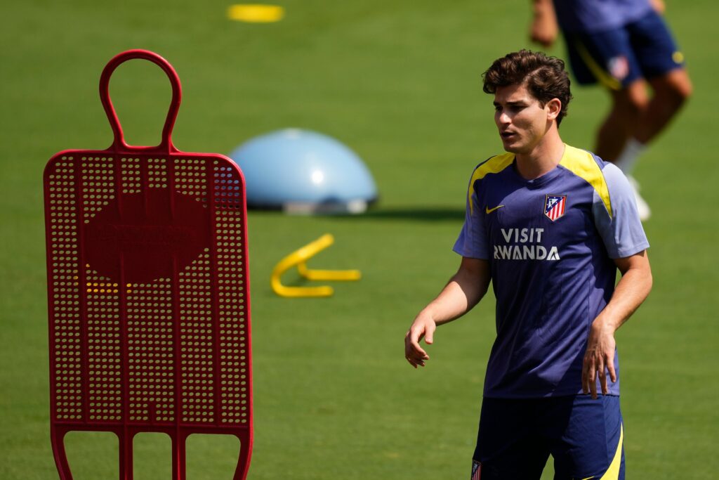 Julián Is Back at Atlético — with His Agent, but Not Yet with Simeone