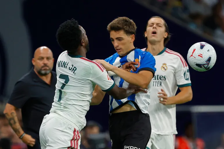 Carlos Espí rescues Mourinho’s debut as Real Madrid win in the 90th minute