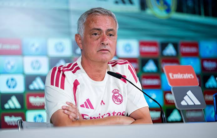Mourinho warns reporter as press room erupts in laughter