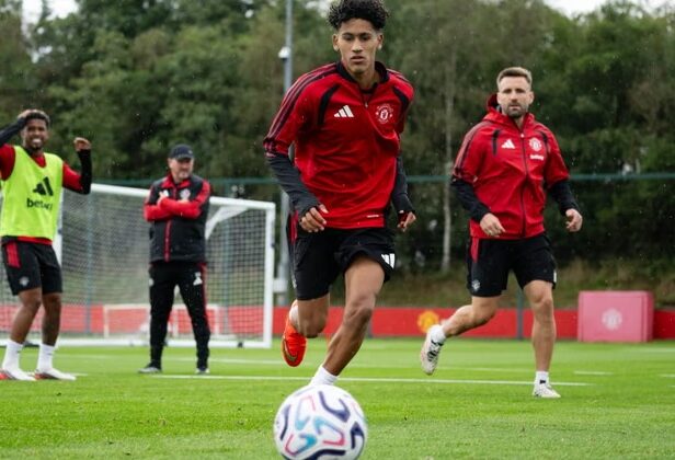 15-letni talent chce odejść z Manchesteru United. Barcelona i Real obserwują sytuację