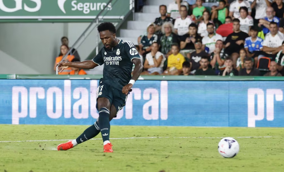 Real Madrid create as much as Barcelona. Nine shots off the woodwork explain the gap