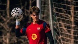 Hansi Flick brings 18-year-old La Masia talent into first-team training