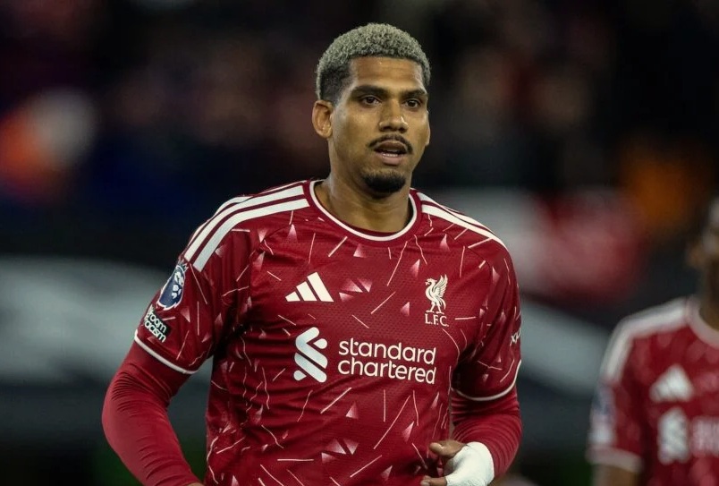 Araújo earns rave reviews as Liverpool consider Barcelona’s €55m option
