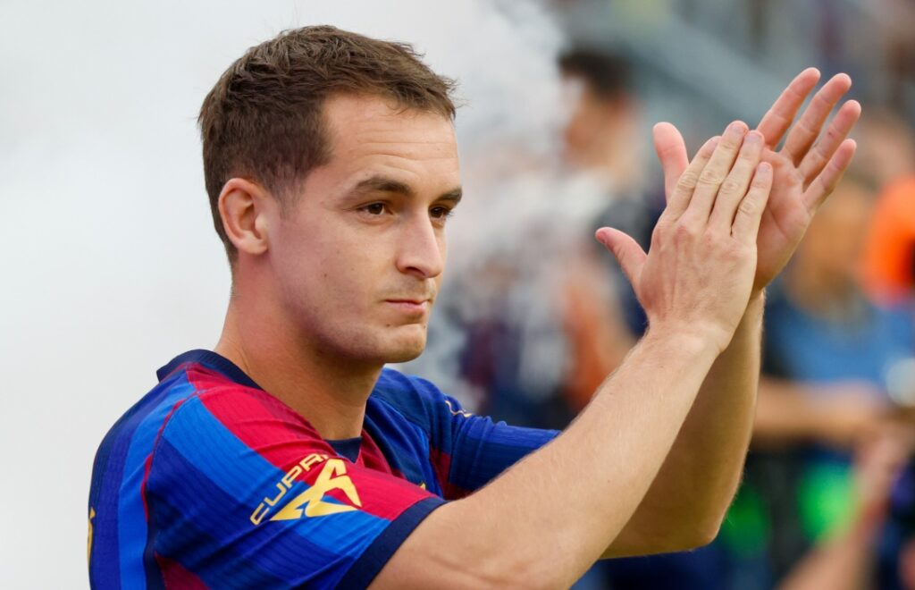 Deportivo want Casadó on loan. Barcelona would prefer the money now