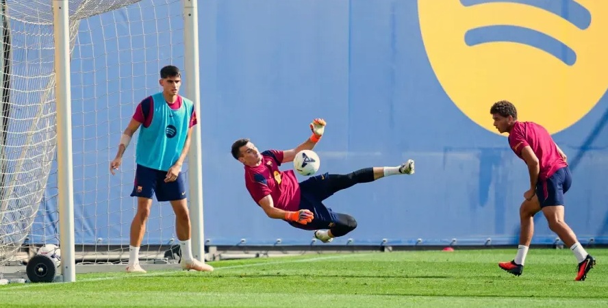 Livaković still trusted by Croatia despite waiting for his Barcelona debut