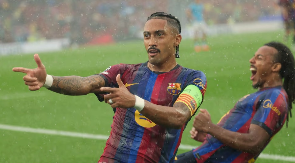 Barcelona hit five past Feyenoord in commanding Champions League opener