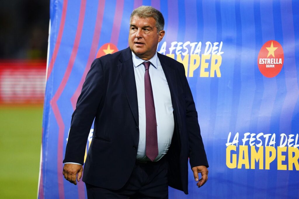 Barcelona want to complete their squad by January. The 1:1 rule could disappear next summer